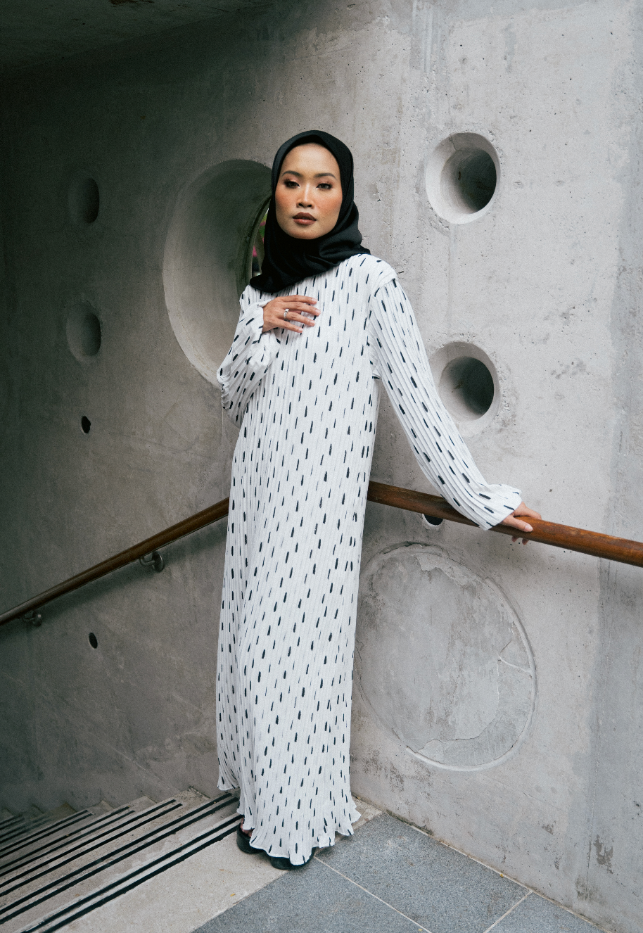 Yin&Yang Pleated Dress in Ivory